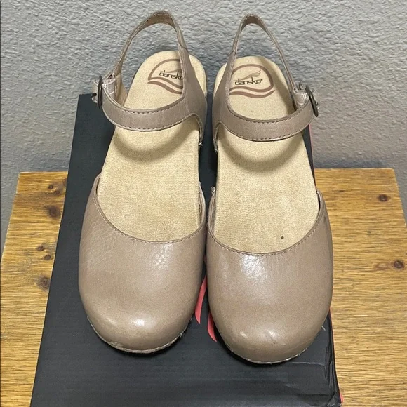 Women’s Dansko Sam Clog, size 38 - Picture 3 of 8